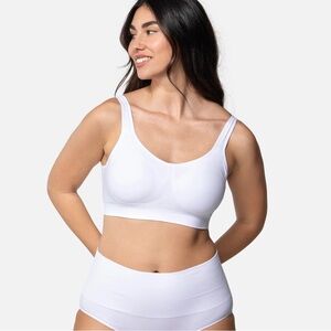 NWT White XL Underoutfit Comfort Shaping Bra Adjustable Strap. Sealed in package